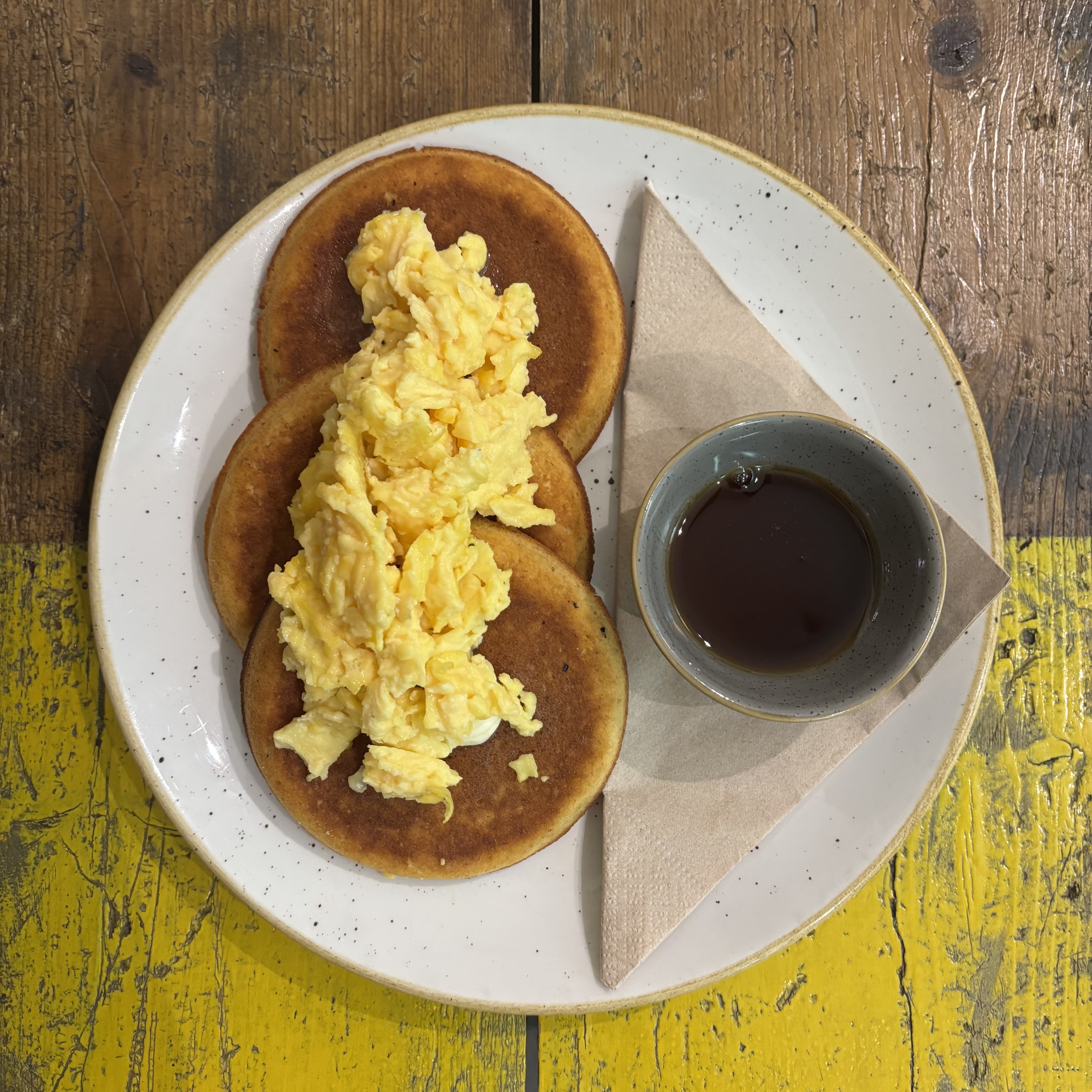 Pancake con uova strapazzate