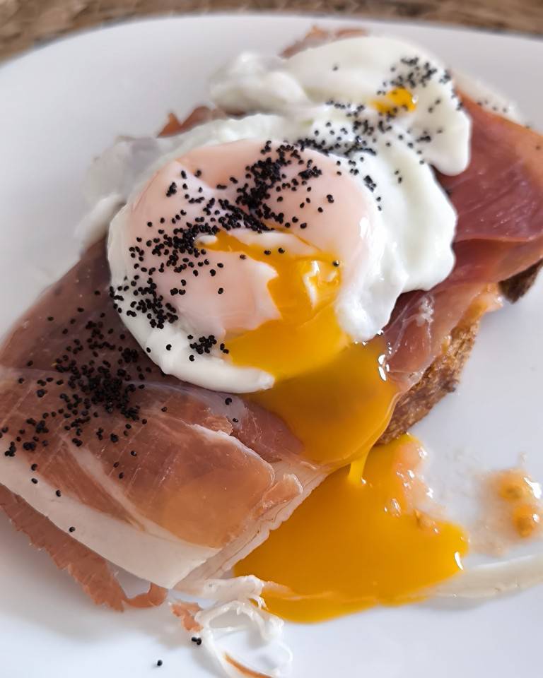 Tostada extremeña y huevo