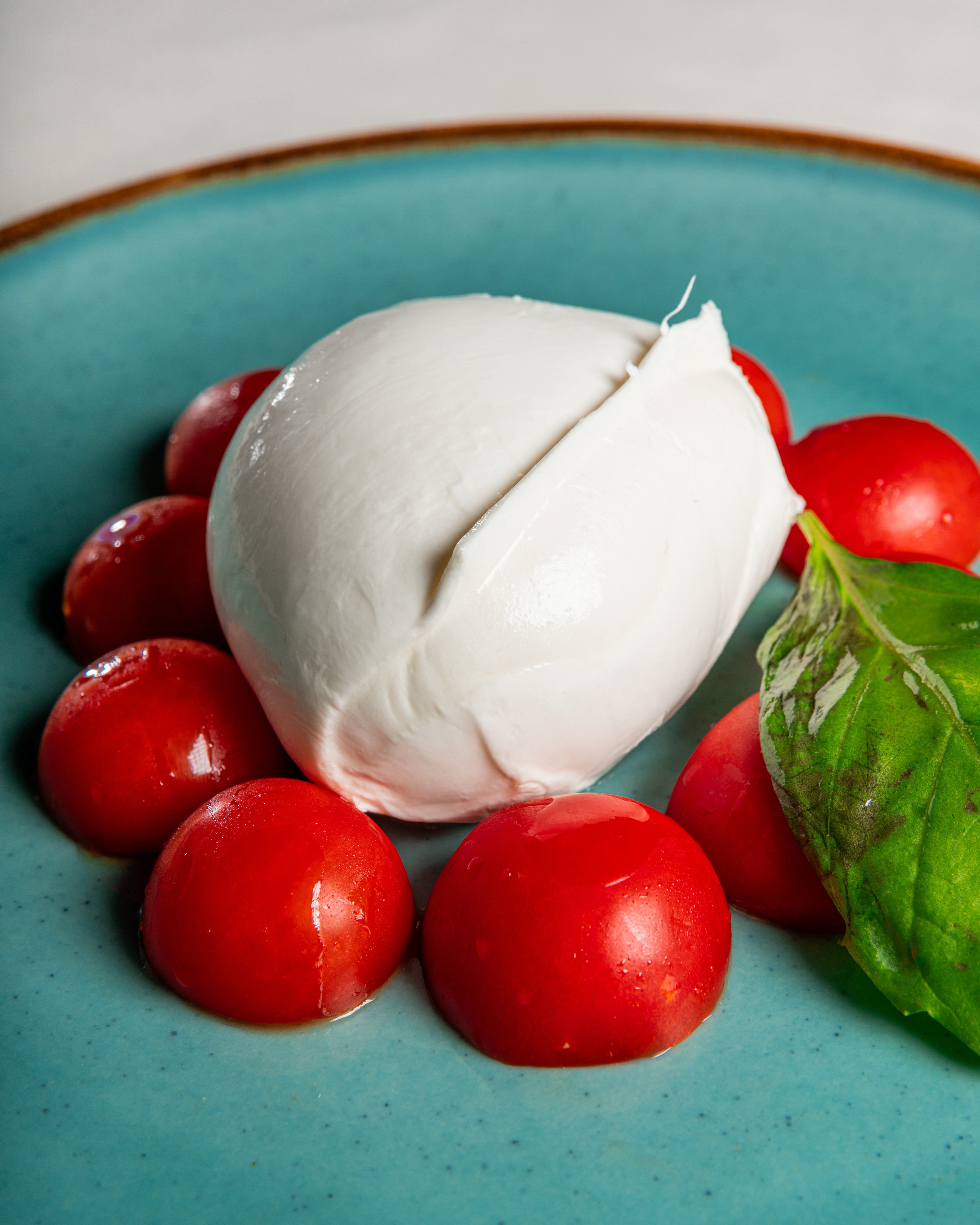 Mozzarella di bufala con pomodorini