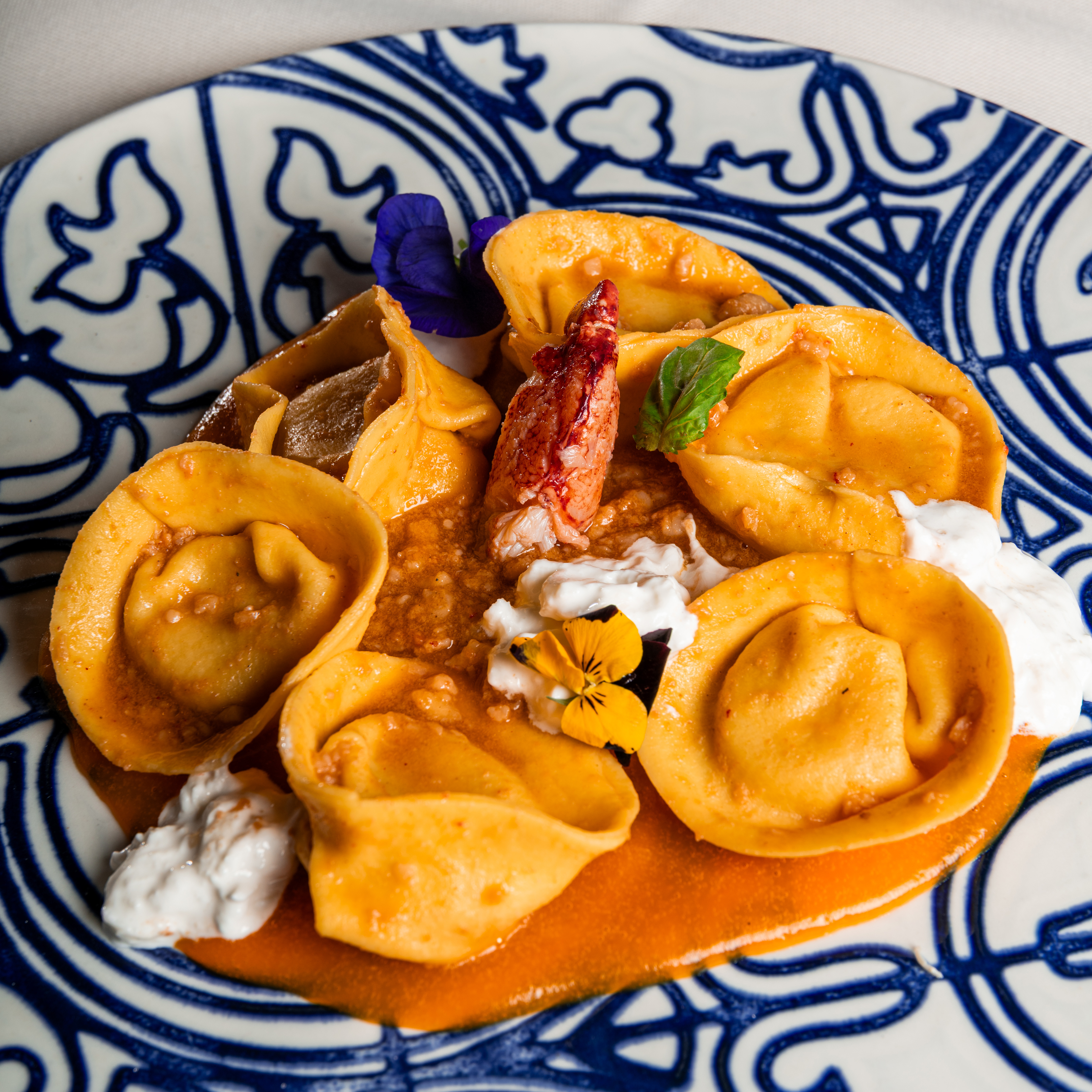 Tortelli di zucca e patate al ragù d'astice e stracciatella di mozzarella