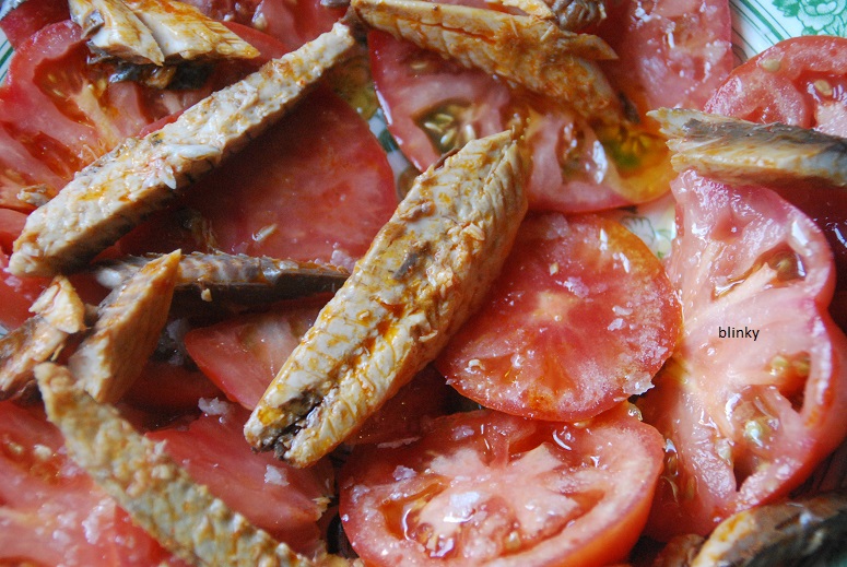 Tomate corazón de toro con caballa