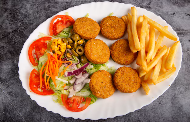 Falafel con patate e insalata