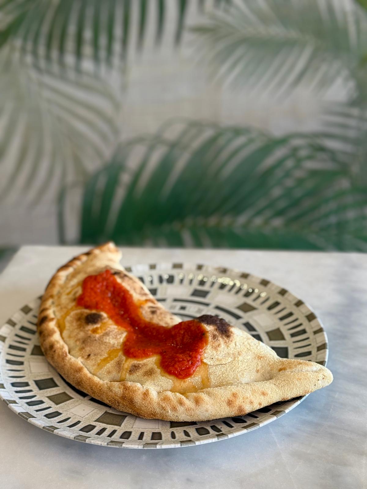 Pizza calzone napoletano