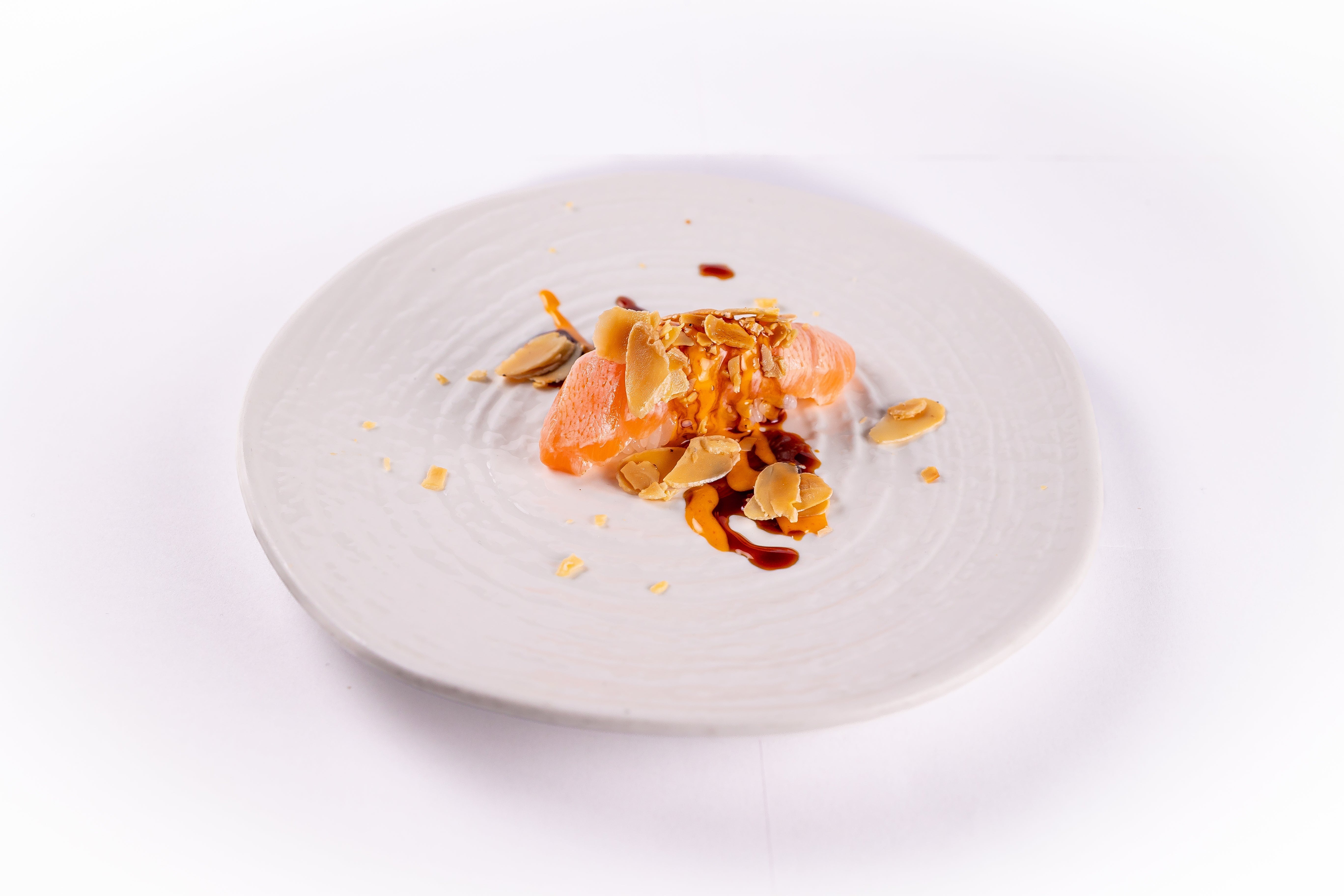 Nigiri sake flambé mandorle