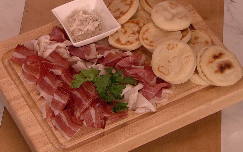 Affettato misto con tigelle