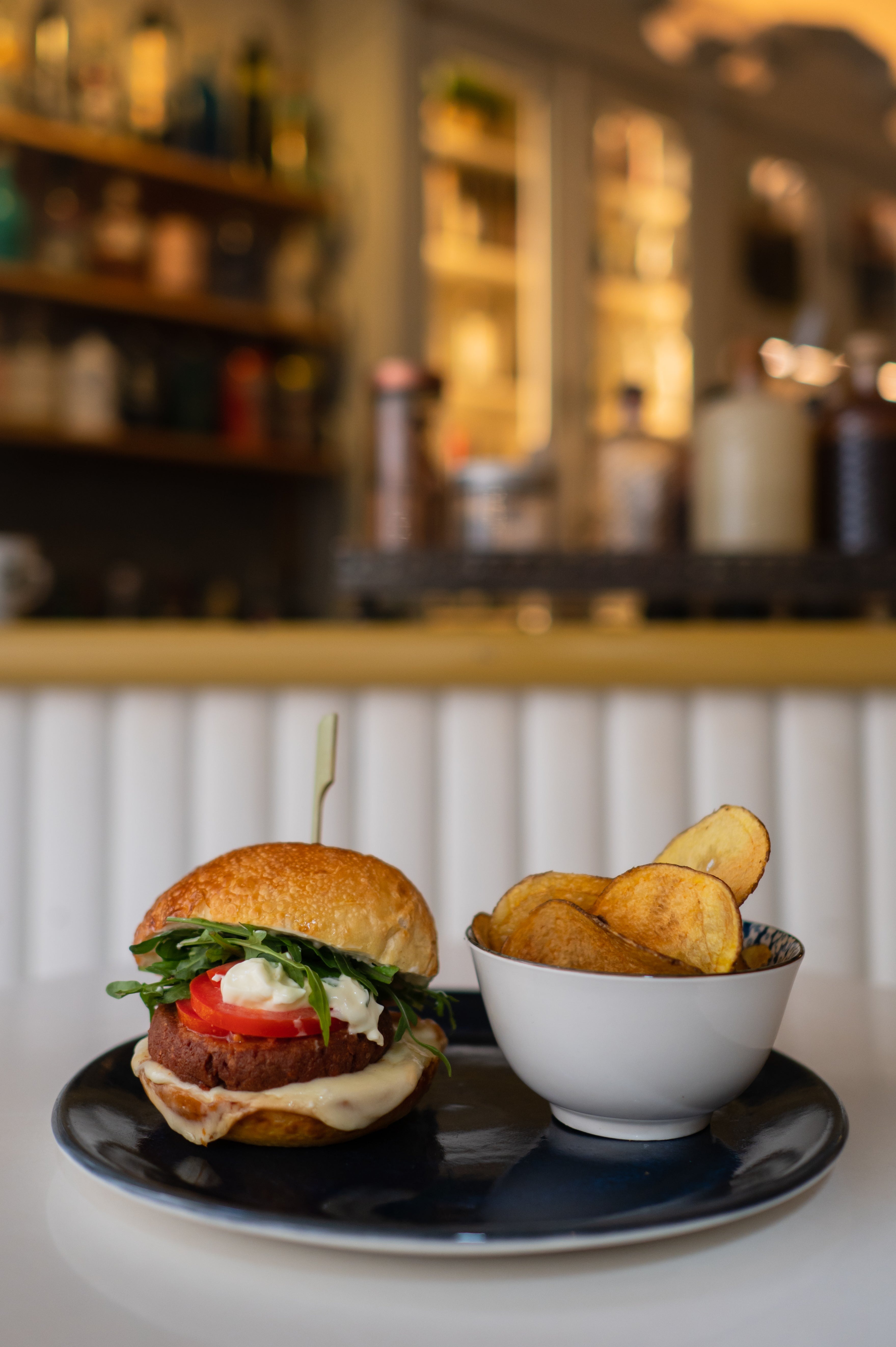 Veggie burger con chips di patate comprese
