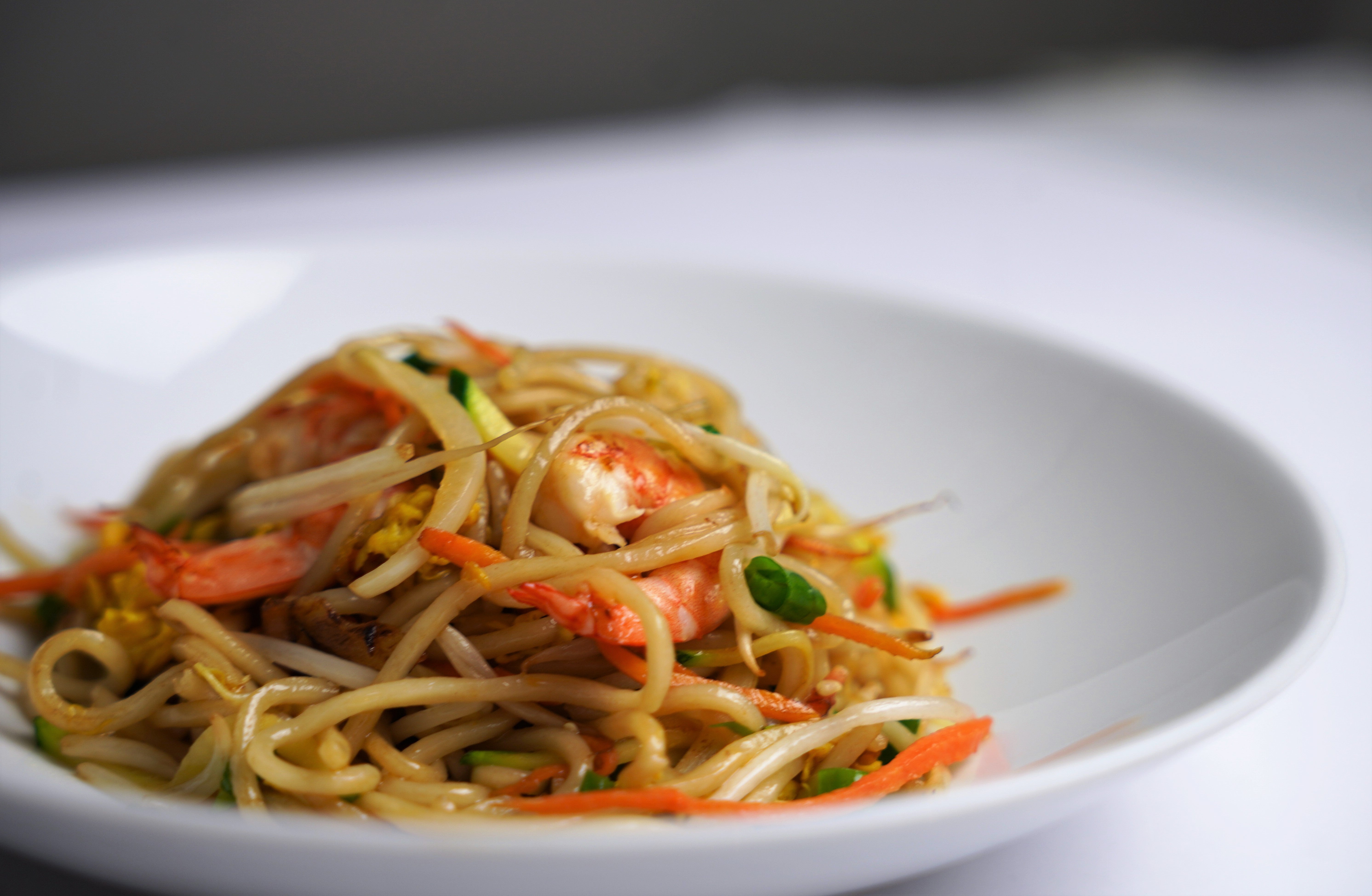 Spaghetti cinesi saltati con pollo