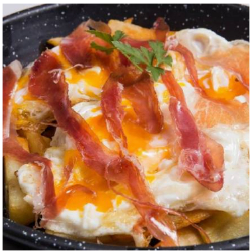 Huevos estrellados con jamón y patatas fritas
